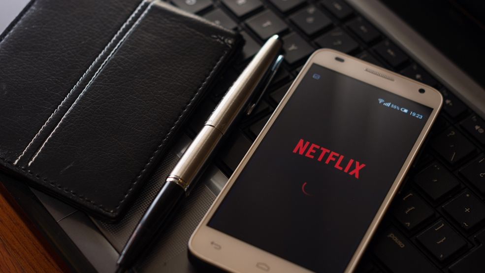 Netflix w Polsce prężnie się rozwija. Jak sprawdzić, które filmy i seriale dostępne są z polskimi napisami lub lektorem? 1