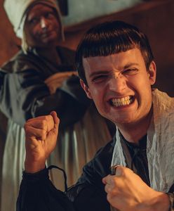 "1670" wypędza widzów ze strefy komfortu cepem i żenującymi żartami. Oto najlepsze teksty