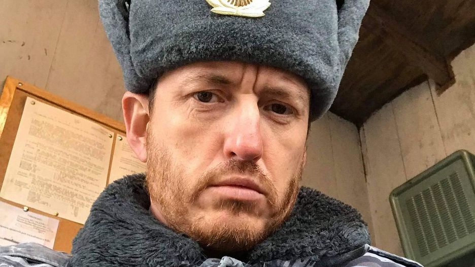 Marin Harris jako rosyjski strażnik w hicie Netfliksa 
