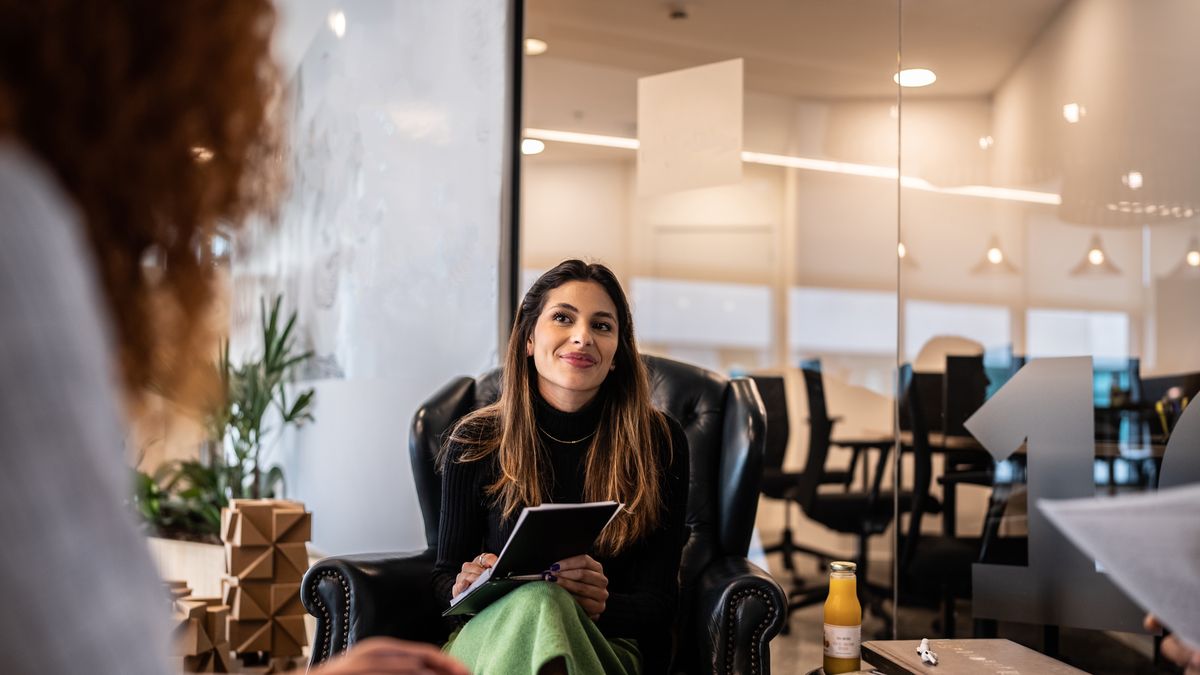 Dopytywanie o wynagrodzenie w pierwszych minutach spotkania to jeden z "najszybszych sposobów, aby źle rozpocząć rozmowę kwalifikacyjną" - uważa ekspert