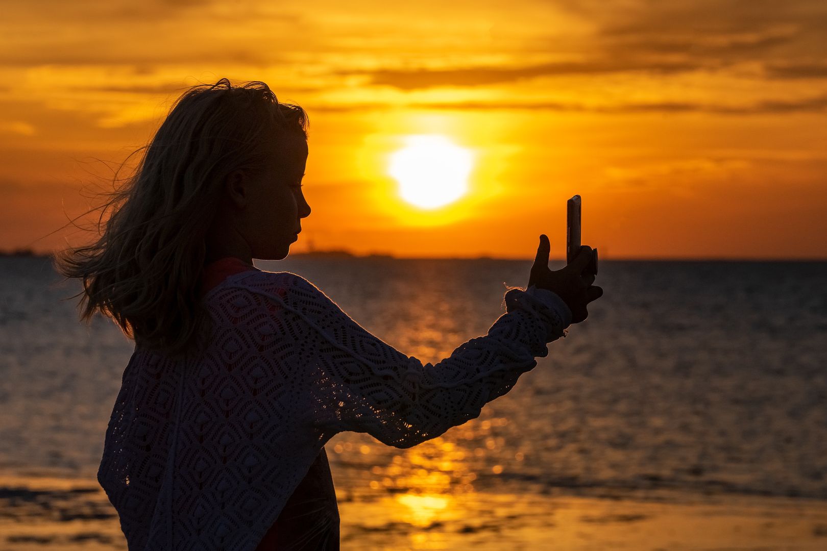 Selfie na słońcu? Eksperci biją na alarm