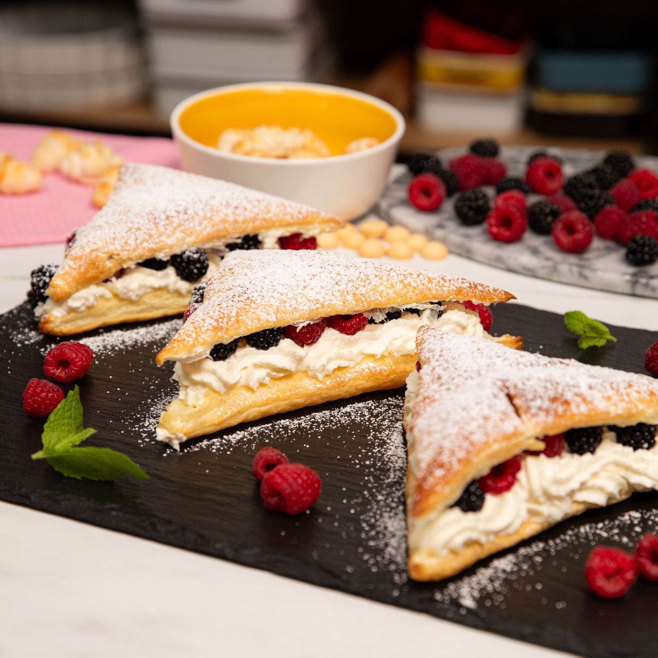 Puff pastry cones with cream and fruit