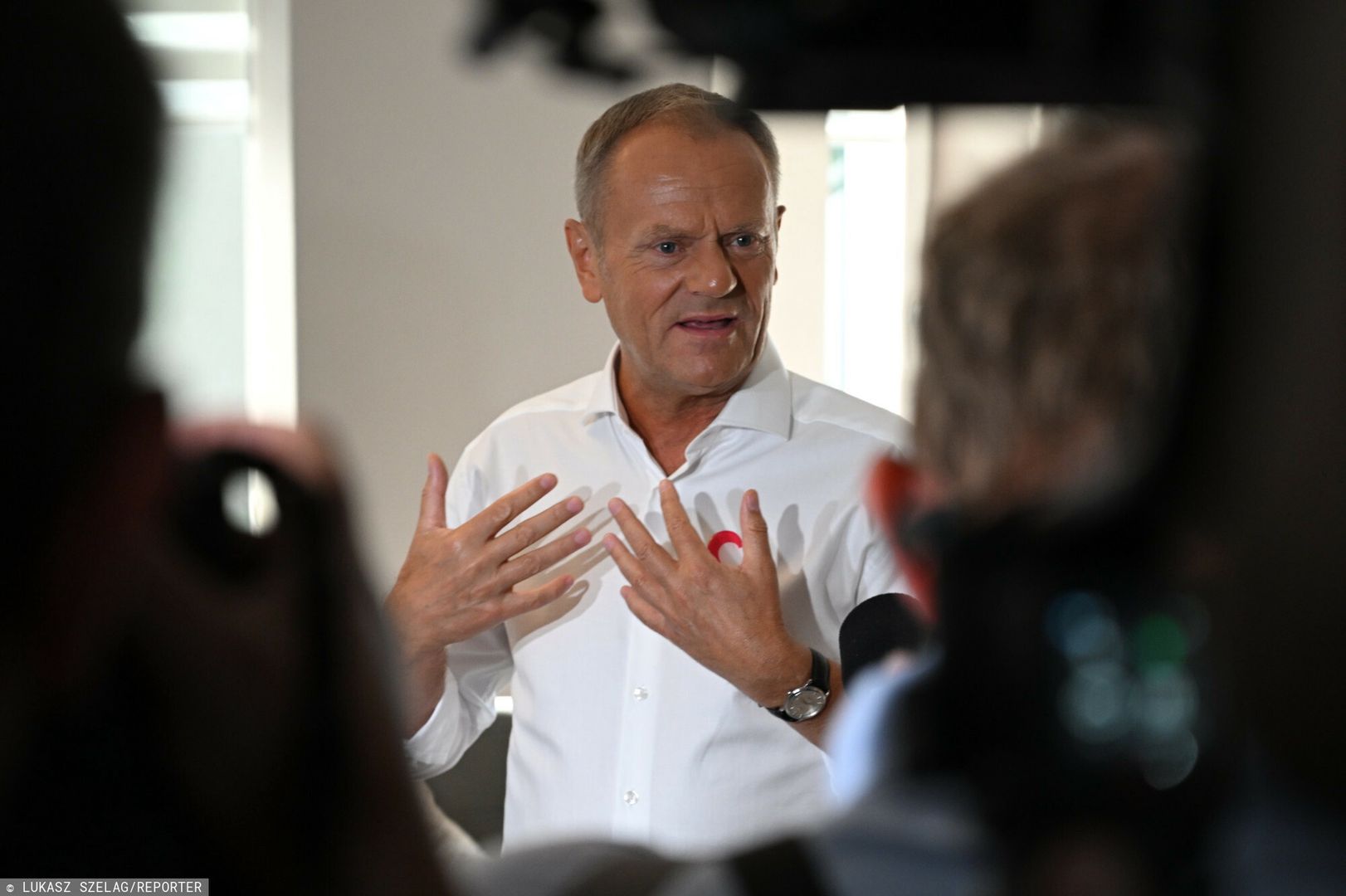 Donald Tusk w Brzezinach
20.09.2023 Brzeziny Przewodniczacy Platformy Obywatelskiej Donald Tusk rozpoczal akcje objazdu Polski Tuskobusem od spotkania z mieszkancami Brzezin w sprawie CPK N/z Donald Tusk Fot. Lukasz Szrlag/REPORTER
LUKASZ SZELAG/REPORTER