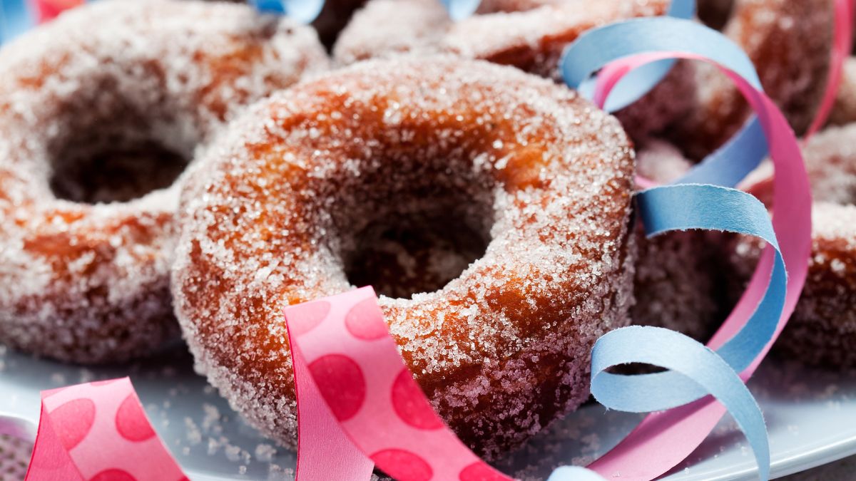 Fińskie pączki munkki najczęściej mają postać oponek