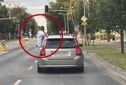 Podczas jazdy wysiadł zza kierownicy i stanął na drzwiach. To wszystko za napój energetyczny