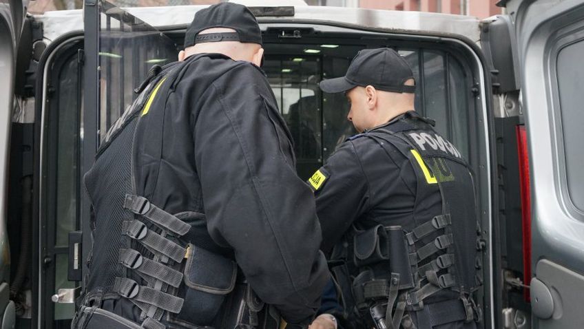 Kłodzko. "Bardzo poważne obrażenia jamy brzusznej". Zmiana zarzutów dla rodziców zmarłej 3-latki