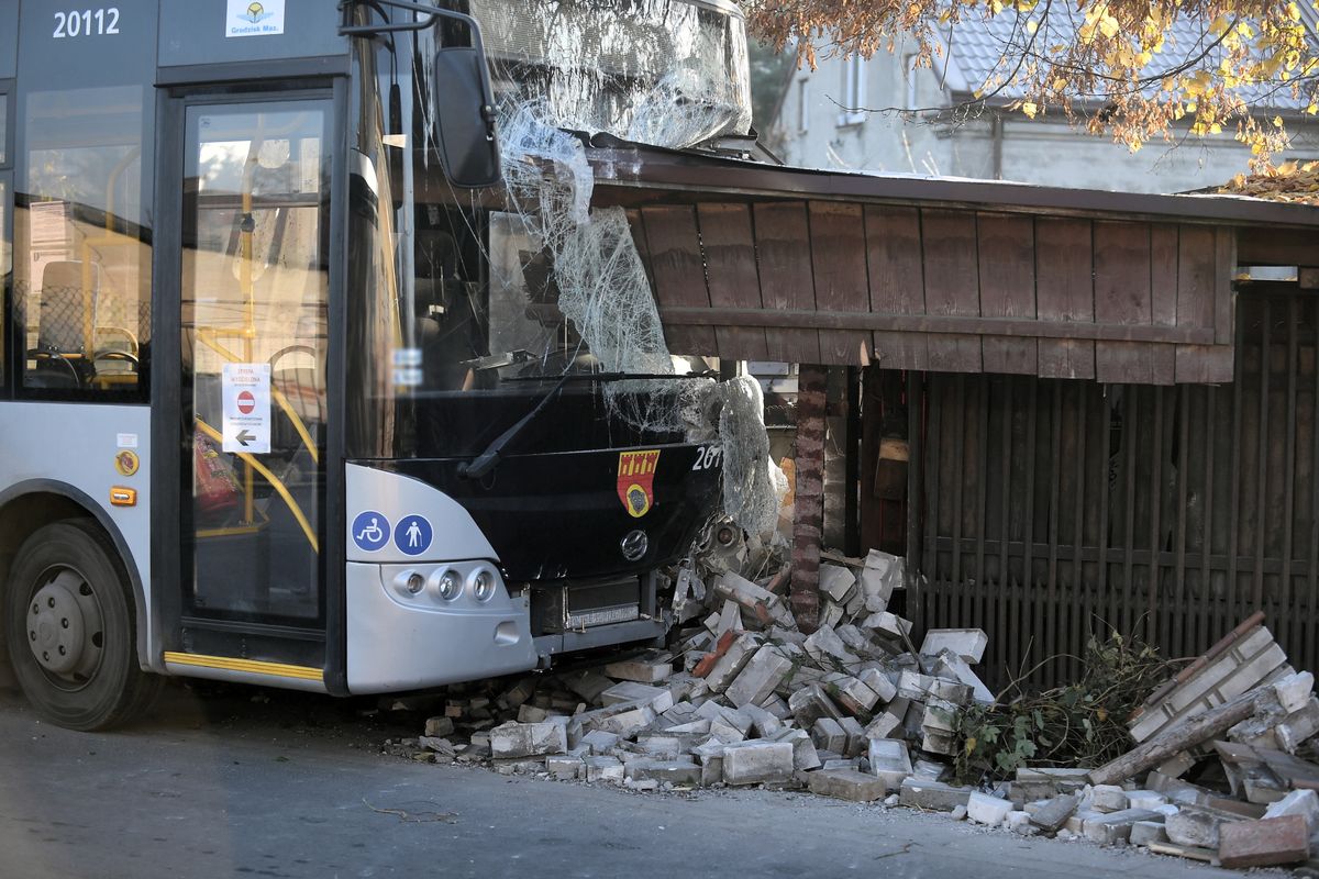 Wypadek autobusu w Pruszkowie