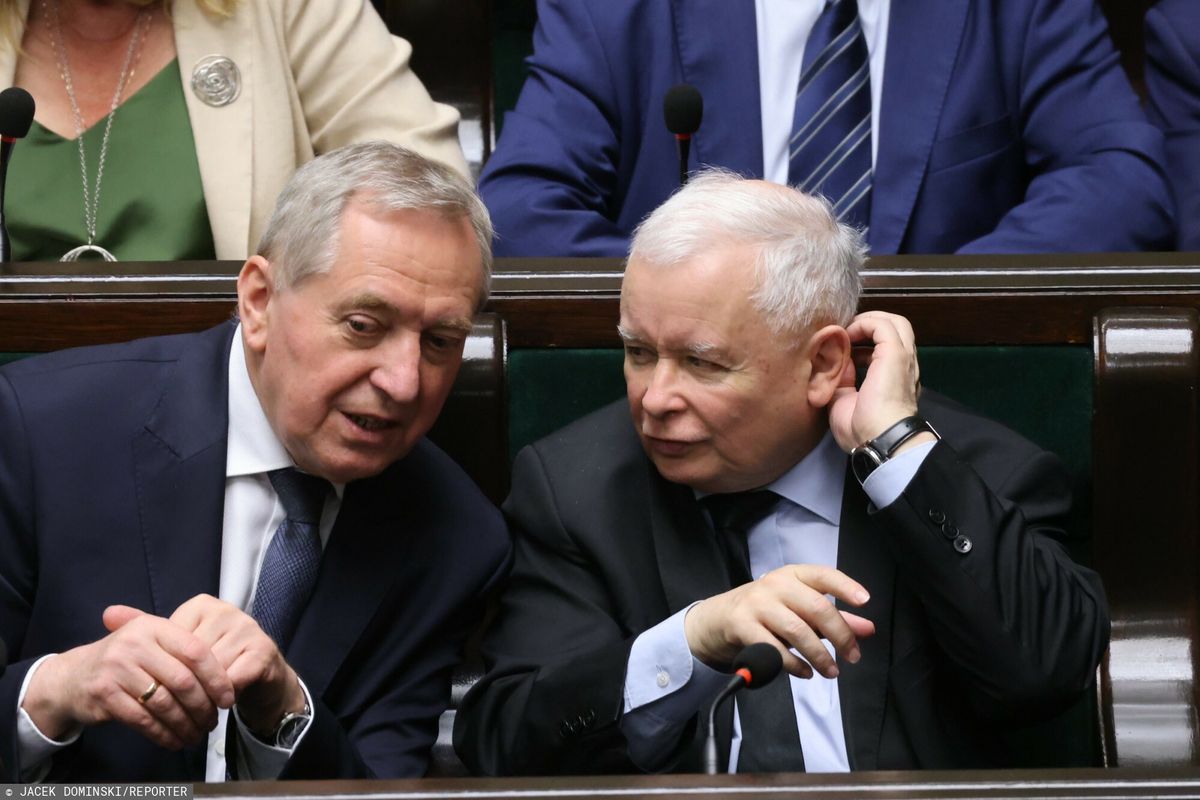 Henryk Kowalczyk, skarbnik PiS, i prezes partii Jarosław Kaczyński mogą pozwać PKW