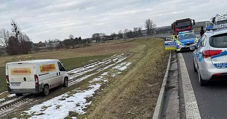 Rzuciła go dziewczyna. Oto co zrobił kurierowi