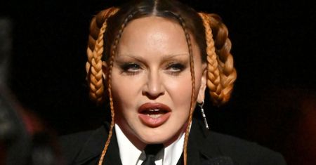 Madonna przerywa milczenie po tym, jak trafiła na OIOM! Pokazuje selfie i wspomina moment, gdy obudziła się w szpitalu (FOTO)