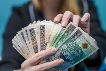 Zarabiają średnio 13 tys. zł. "Uważają, że to za mało"