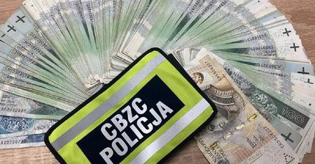 8 osób zatrzymanych za wyłudzanie pożyczek i towarów
