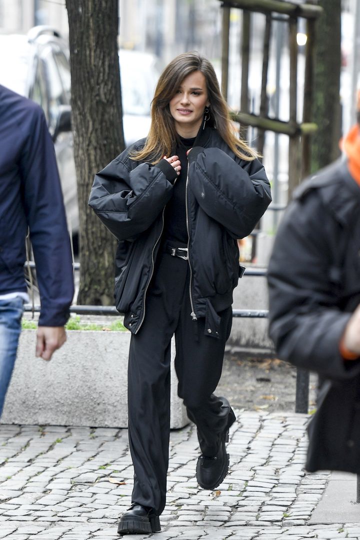 Natalia Szroeder w czarnej stylizacji