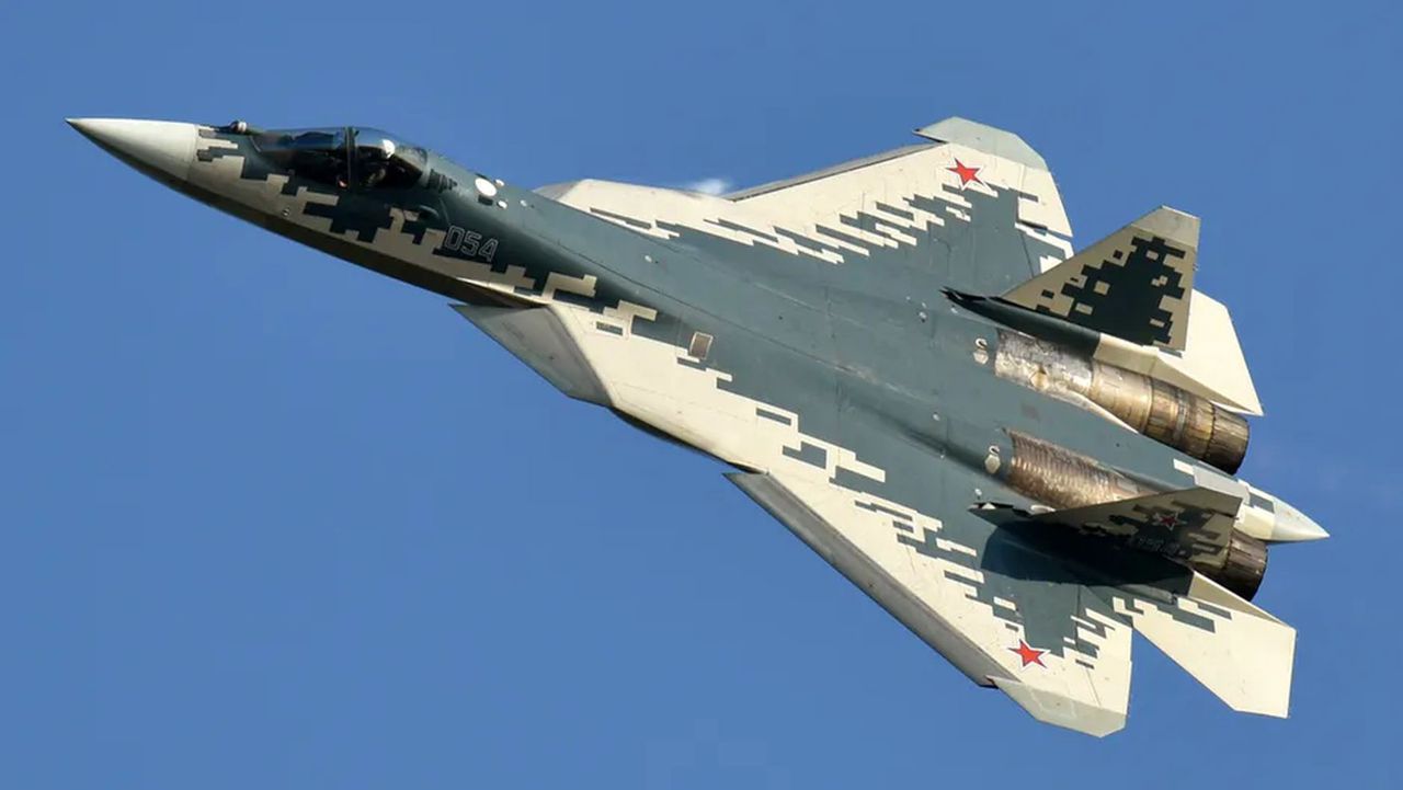 Rosjanie wysłali Su-57. Amerykanie natychmiast schowali swoje F-35