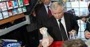 Prezes PiS zrobił zakupy i narzekał na ceny. Sprawdzili, ile teraz kosztuje "koszyk Kaczyńskiego"