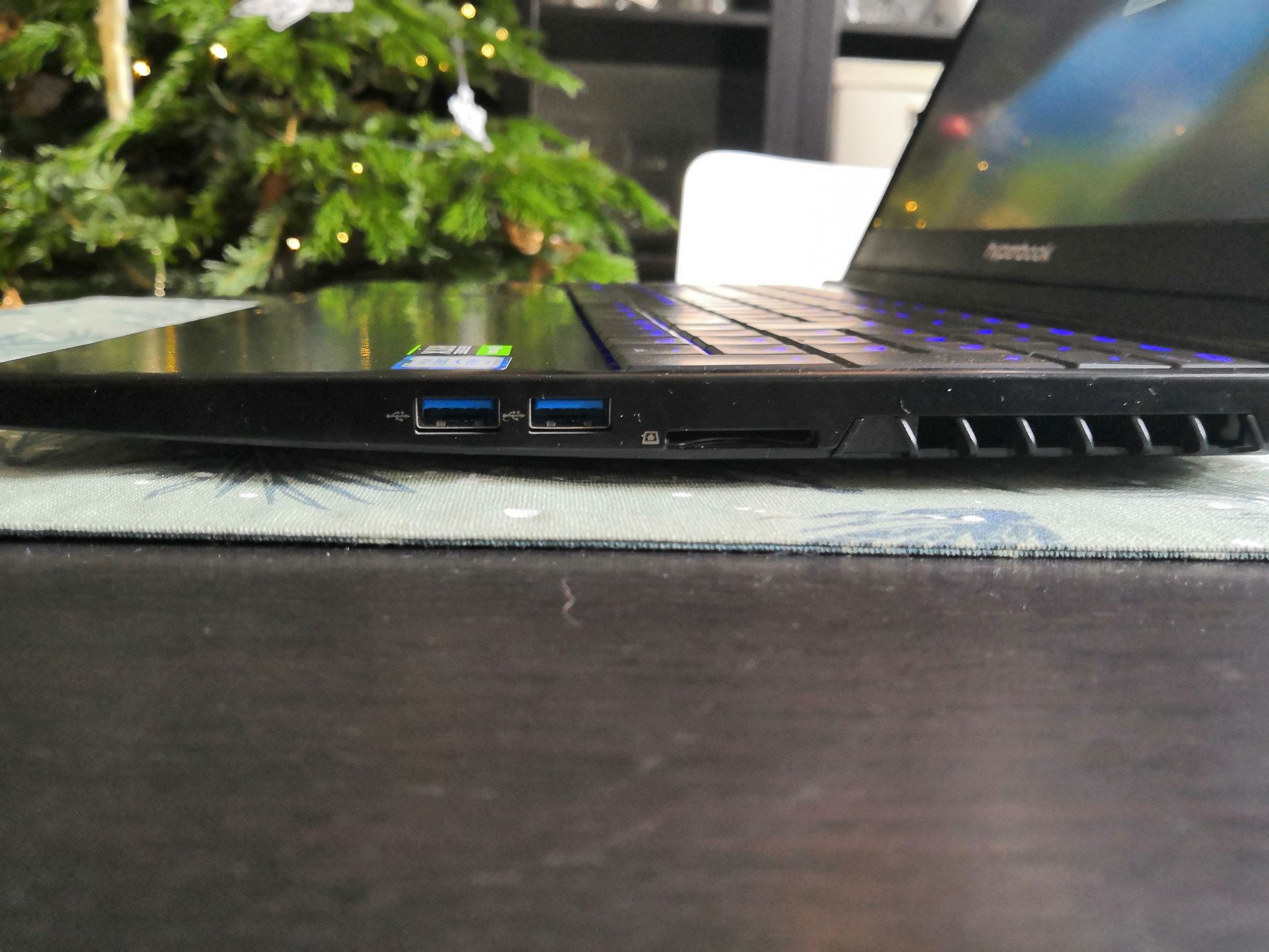 Hyperbook Pulsar Z15S: szybki aż pali się do roboty, momentami zbyt dosłownie (test) 5
