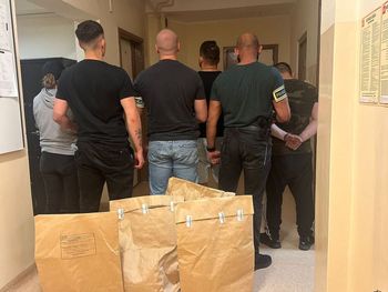 Przerwana transakcja narkotykowa. Para dilerów i klient zatrzymani