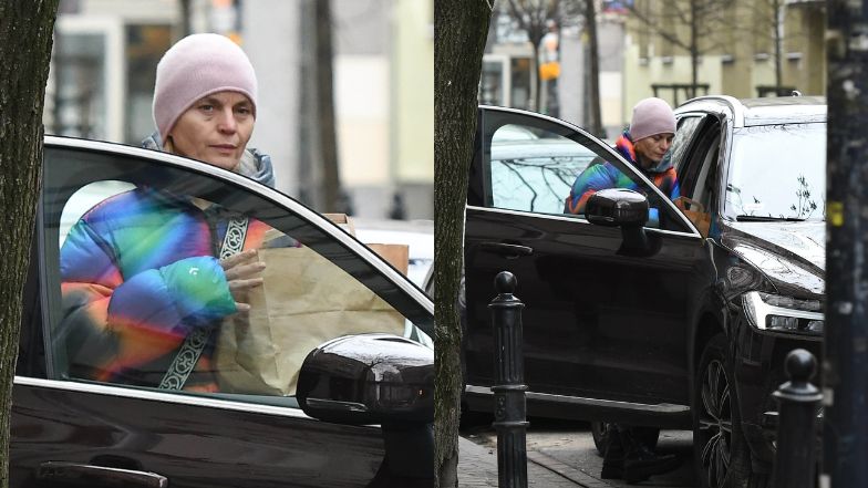 Małgorzata Foremniak załatwia sprawunki i wsiada do samochodu partnera