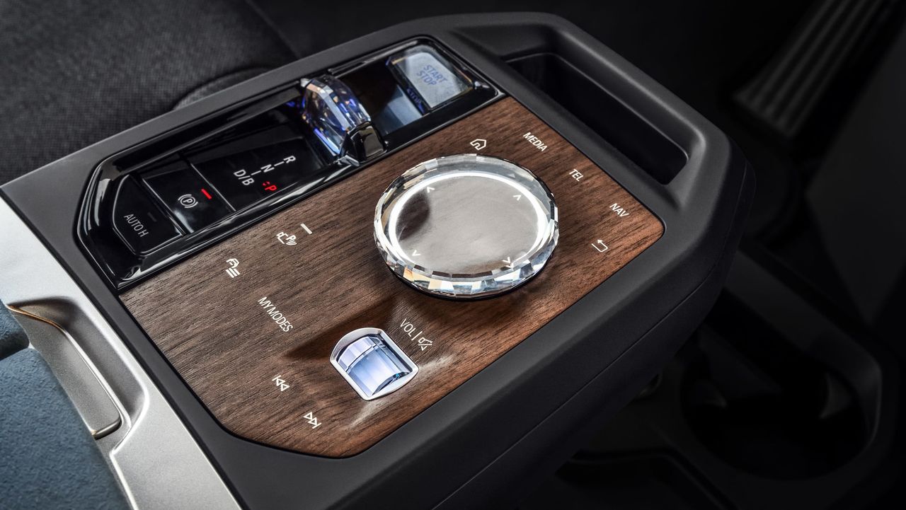 BMW iDrive (2021)