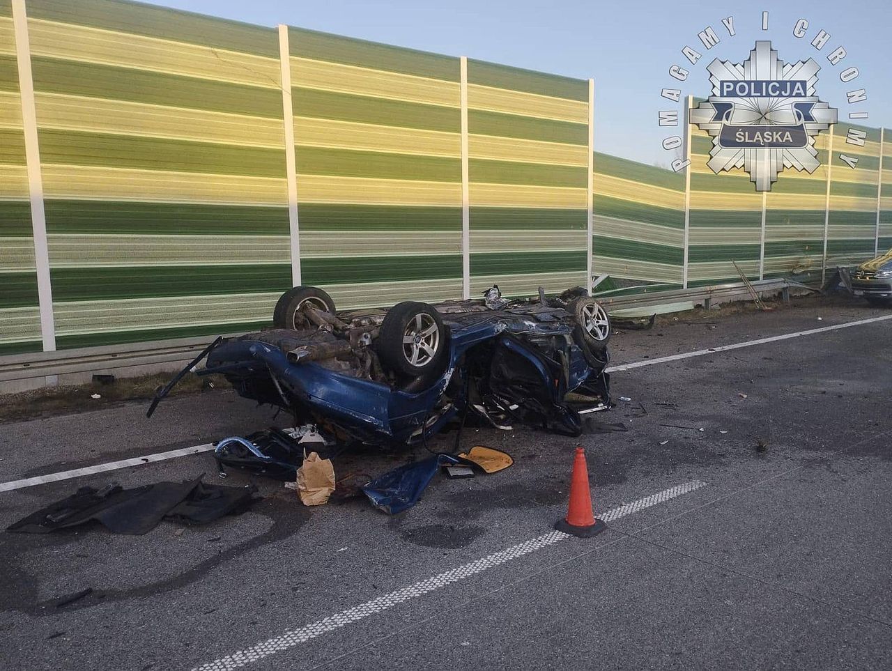 Koszmarny wypadek na A1. BMW doszczętnie zniszczone