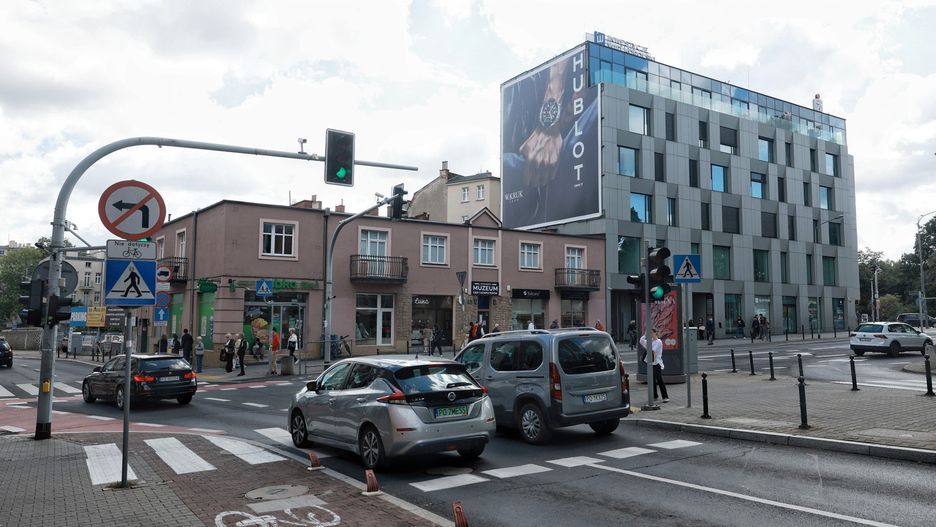 Hejna pozwany przez dewelopera. Poszło o baner przy Półwiejskiej
