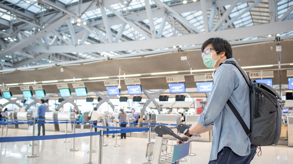 Podróżni z Chin powinni  przedstawiać negatywne testy na koronawirusa - uważa Unia Europejska