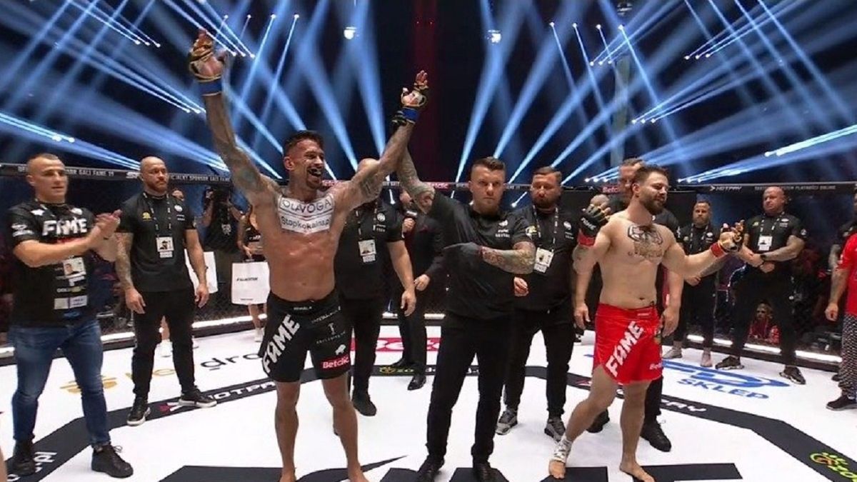 Arkadiusz Tańcula wygrywa z Amadeuszem Roślikiem