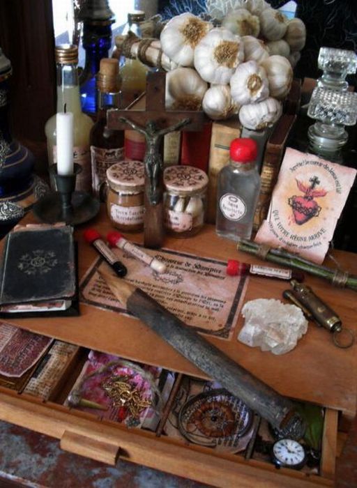 Ponad 20 zestawów do polowania na wampiry 7