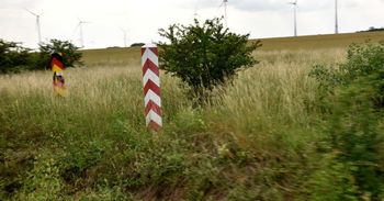 Zamknięta ścieżka rowerowa. Cykliści mogą korzystać z innych przejść: w Buku i Dobieszczynie