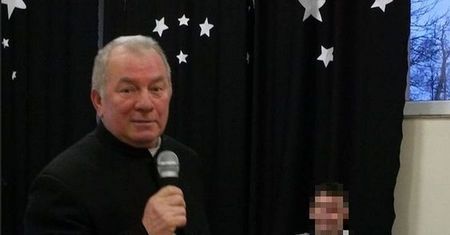 Bójka o plakaty wyborcze na Kaszubach. Ksiądz pobił parafianina