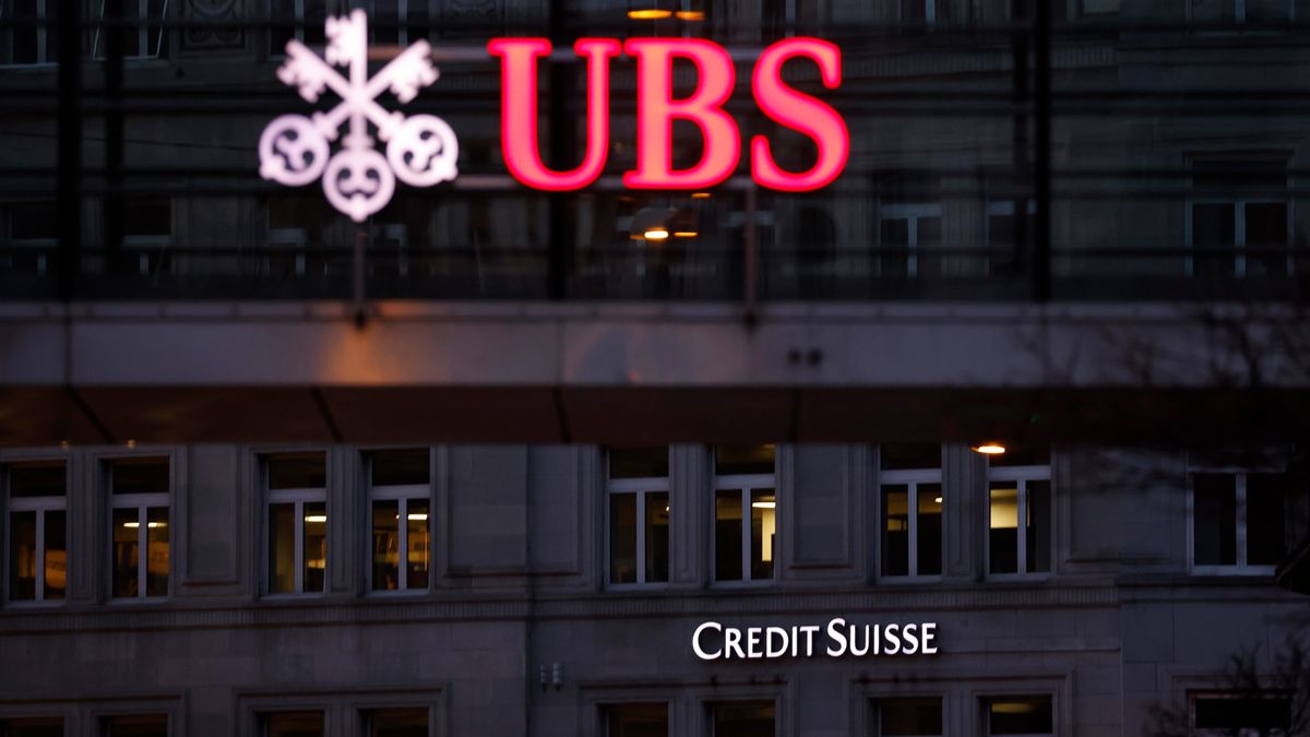 UBS Group AG And Credit Suisse Group AG as Bankers Flock to HeadhuntersBloombergbuilding, exteriors, swiss, european, buildings, corporate finance, industries, banks, banking, business news, emea, distressed debt, leverage, etc, mergers & acquisitions, finance, financial