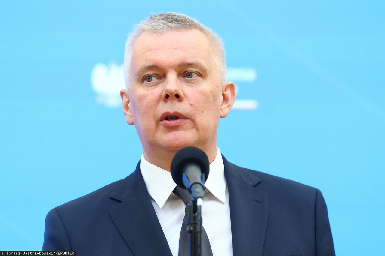 "Stand-up Glapińskiego". Siemoniak reaguje na "SAFE 0 proc."