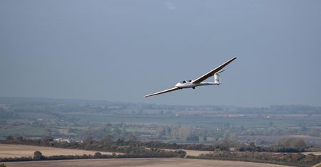 Wypadek szybowca w Krośnie. Pilot cały i przytomny