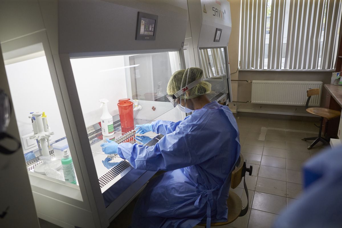 Koronawirus w Polsce. Ministerstwo Zdrowia podaje raport. Nowe przypadki zakażenia. Są ofiary