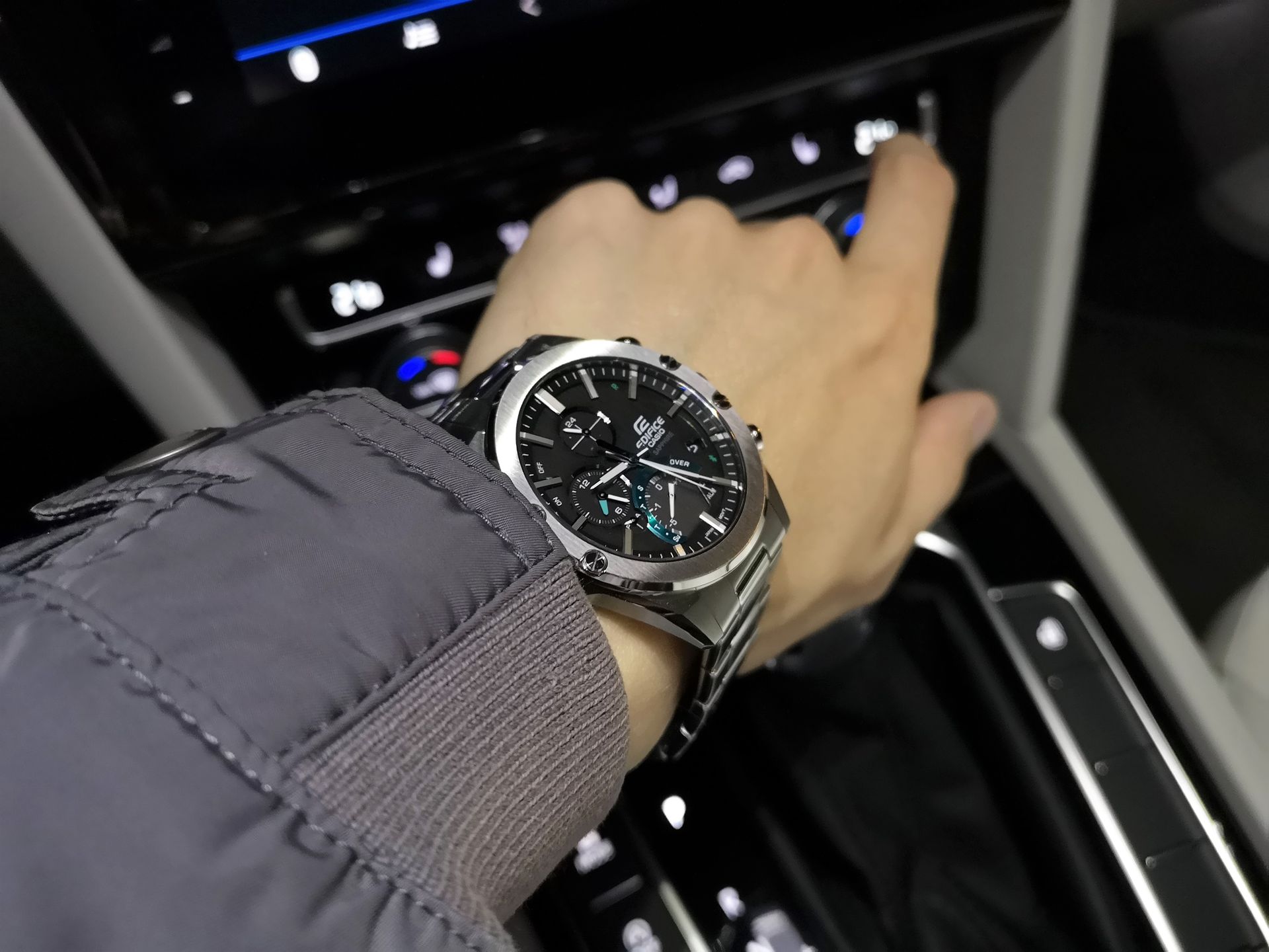 Krótki test Casio Edifice EQB-1000: Nowoczesne rozwiązania w cienkiej i eleganckiej kopercie 3