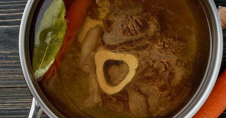 Rosół kolagenowy – naturalny lek na bóle stawów