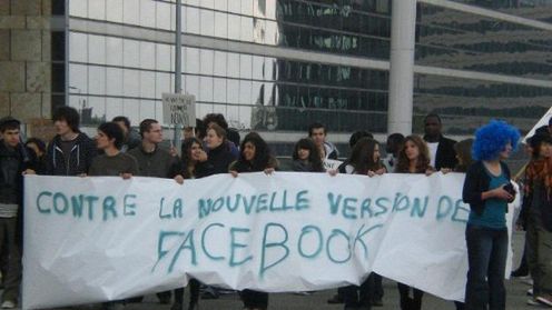 Francuzi protestują przeciwko nowej szacie Facebooka 1