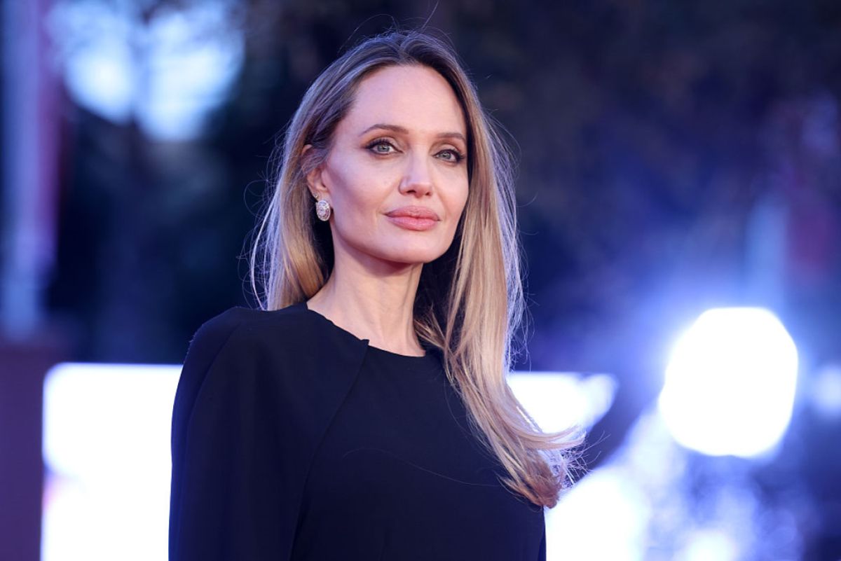 Angelina Jolie odwiedziła Chersoń. Weszła do schronu przeciwlotniczego