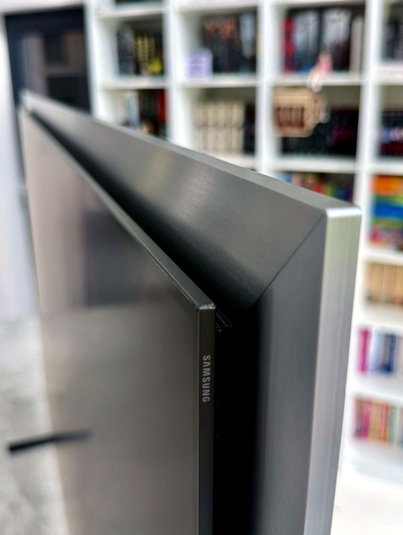 Samsung OLED S99H - ozdobna ramka z aluminium (narożnik)