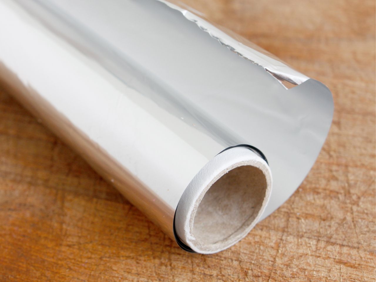 Folia aluminiowa pomoże ochronić naczynia przed smugami