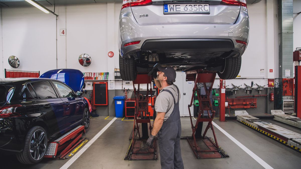 Serwis auta, które mało jeździ też jest konieczny. Sprawdź co trzeba wymieniać wraz z upływem lat, niezależnie od przejechanych kilometrów