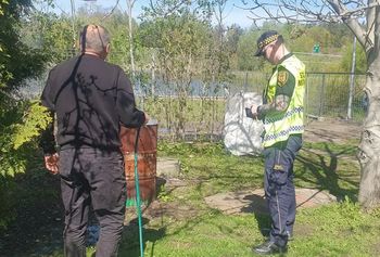 Działkowiec złapany na gorącym uczynku. Tak tłumaczył się 60-latek