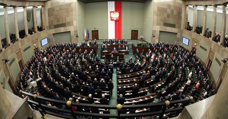 W Sejmie zamontowali nowy system do głosowań - posłowie skarżą się na stare porty USB