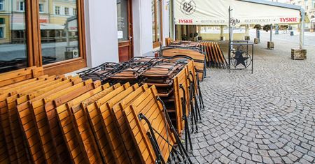 Lockdown w Polsce. Co z majem? Prof. Horban nie ma dobrych wieści