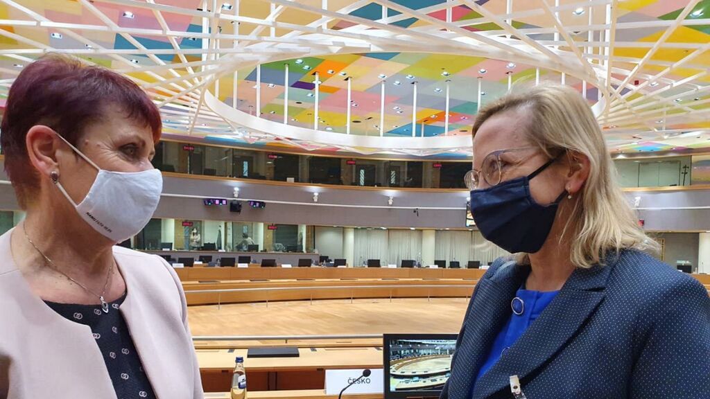Na zdjęciu czeska minister środowiska Anna Hubaczkowa i polska minister klimatu i środowiska Anna Moskwa