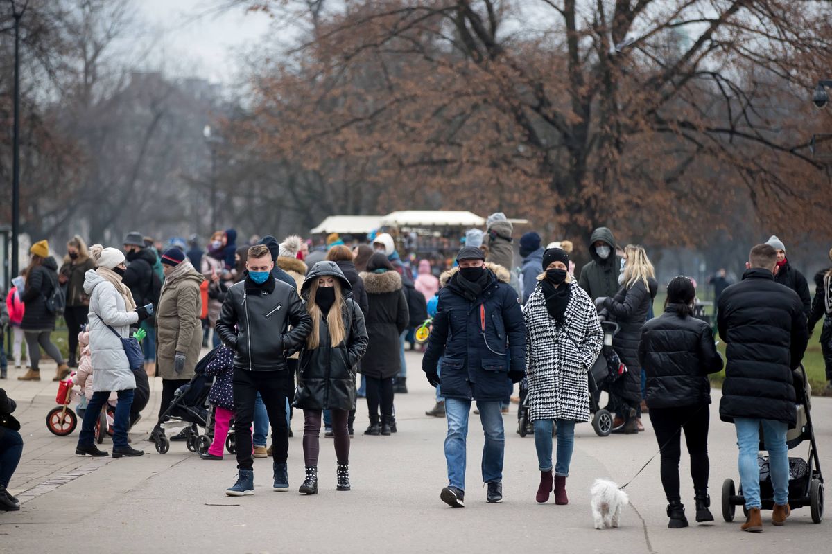 Sondaż IBRiS. Polacy coraz mniej boją się koronawirusa