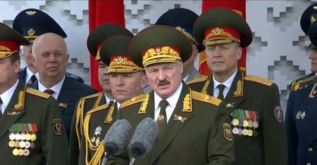 Łukaszenka boi się buntów. "Czyste samobójstwo"