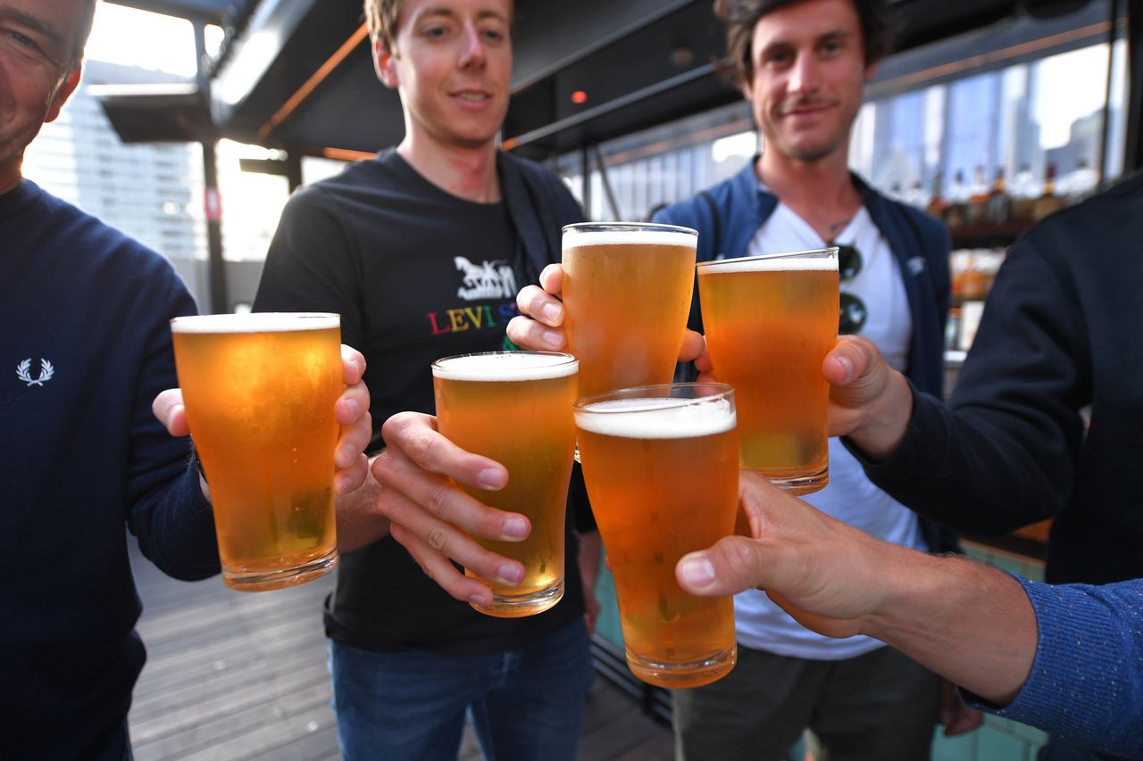 Ile jest bąbelków w szklance piwa? Naukowcy oszacowali wynik