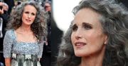 Andie MacDowell prezentuje naturalną twarz i oprószone siwizną włosy na czerwonym dywanie w Cannes (ZDJĘCIA)