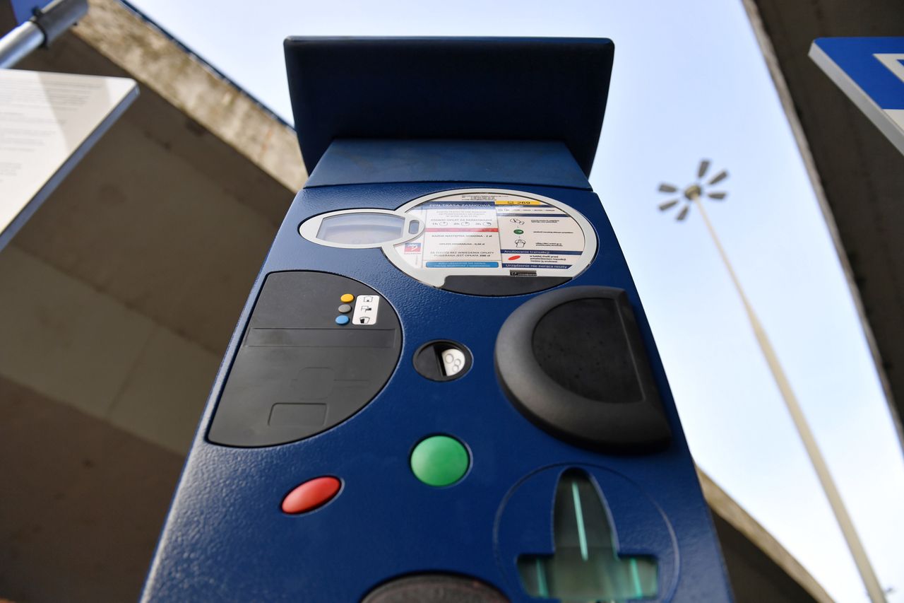 Myśleli, że płacą za mandaty. Oszuści wymieniali pieniądze na kryptowaluty